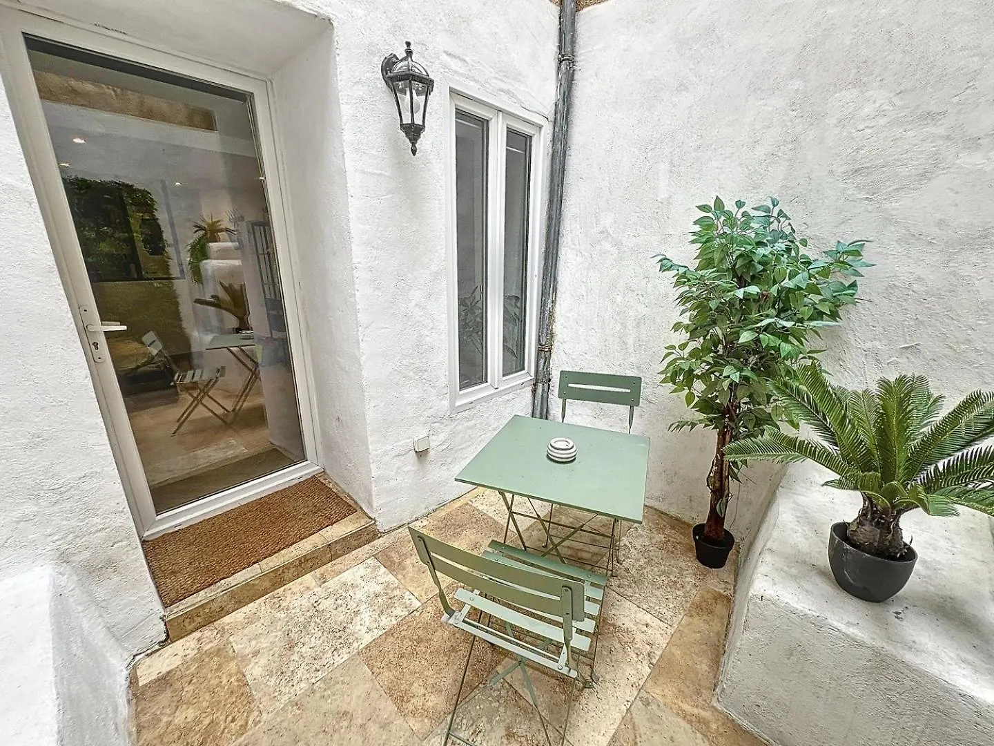 Le Petit Patio Apartment Aix-en-Provence 0*,